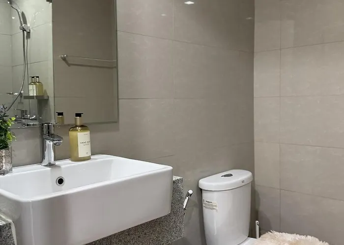 Panoramic Landscape Seaview, 2br, Near Airport, 11m *