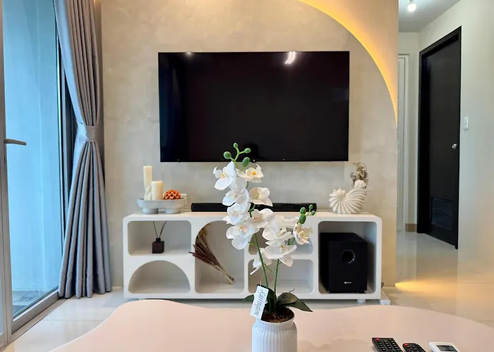 Panoramic Landscape Seaview, 2br, Near Airport, 11m *