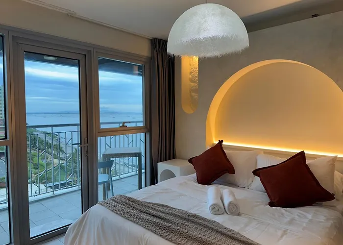 Panoramic Landscape Seaview, 2br, Near Airport, 11m Manila